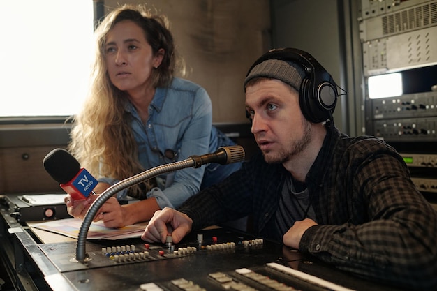 Professional singing lessons instructor demonstrating vocal techniques and music training methods